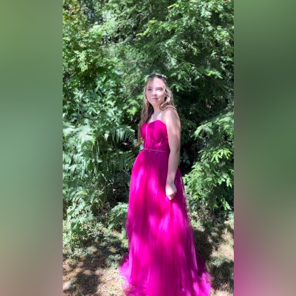 Beautiful prom dress! - Picture 9 of 9